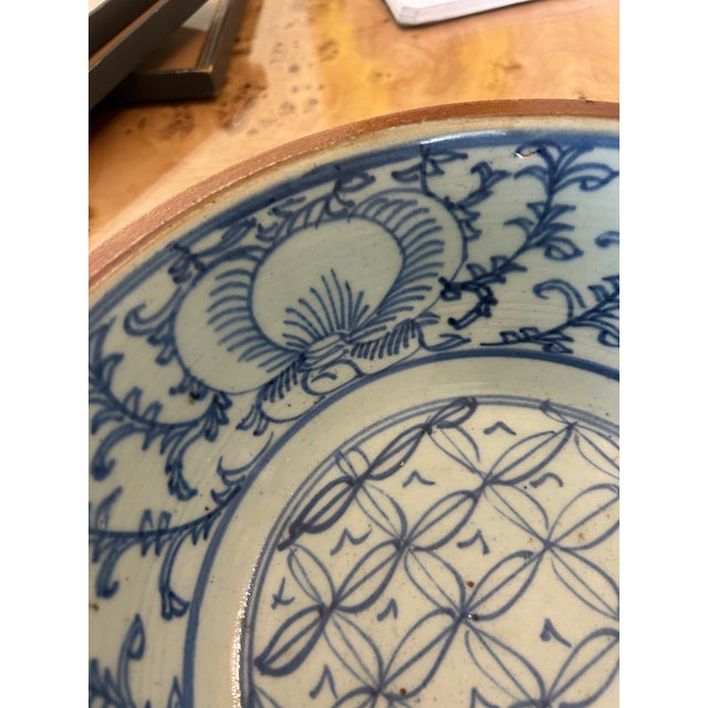 Antique Chinese Qing Dynasty Batavia Ware Bowl With Sweet Pea Motif For Sale In New York - Image 6 of 7