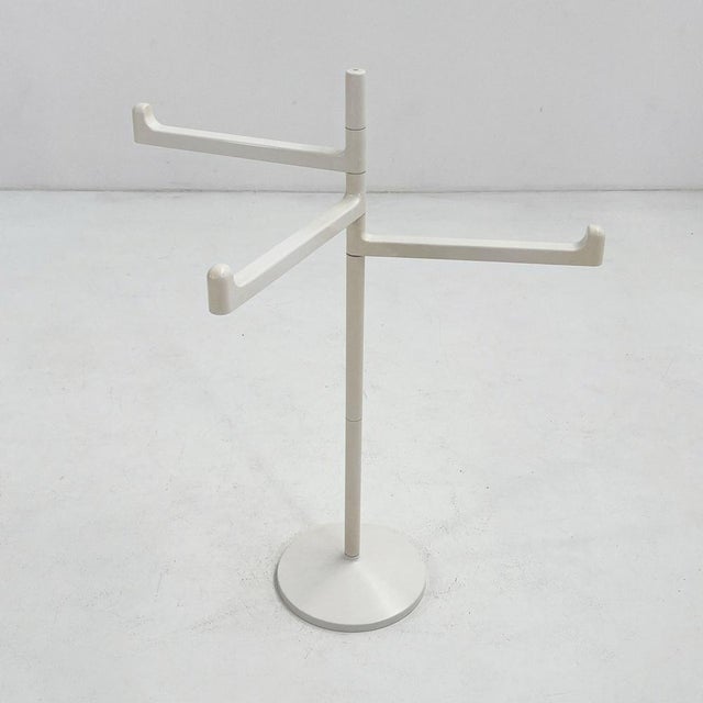 Mid-Century Modern White Standing Towel Rack by Makio Hasuike for Gedy, 1970s For Sale - Image 3 of 7