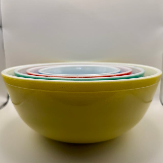 1940s Vibrant 1940s Pyrex Primary Colors Mixing Bowl Complete Set For Sale - Image 5 of 17