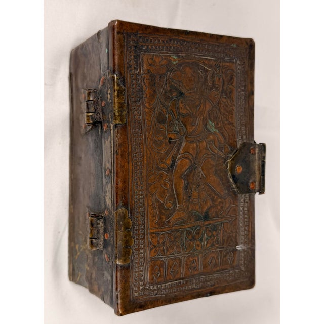 Early Indian Bronze Betel Paan Box With Hanuman & Figural Relief Decoration, 18th Century For Sale In New York - Image 6 of 8