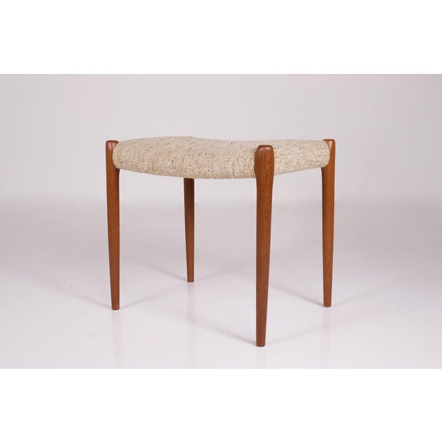 Teak footrest, covered with its faux ecru plain wool canvas. The canvas is clean, the ottoman is designed to also serve as...