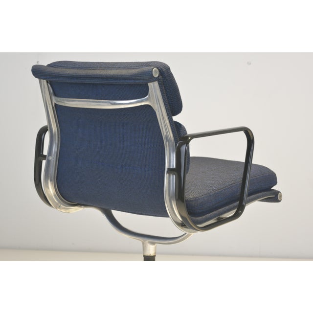 EA 208 Softpad Aluchair by Charles and Ray Eames for Herman Miller, 1970s For Sale - Image 11 of 15
