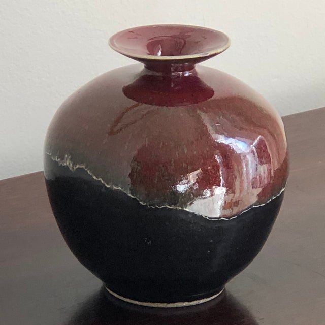 Offering a beautiful organic modern studio pottery bud vase. Love the graceful curves on thie gorgeious vase and its warm...