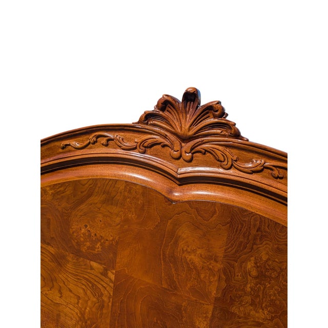 Vintage Henredon Louis XV Style Burl Wood King Headboard & Bombe Nightstands, Set of 3 (Circa 1980s) For Sale In Los Angeles - Image 6 of 18