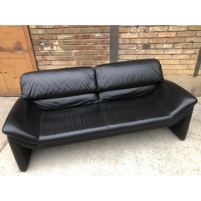 Three-Seater Sofa in Black Genuine Leather by Hans Kaufeld for de Sede, 1980s, in Very Good conditions. Designed 1980 to...