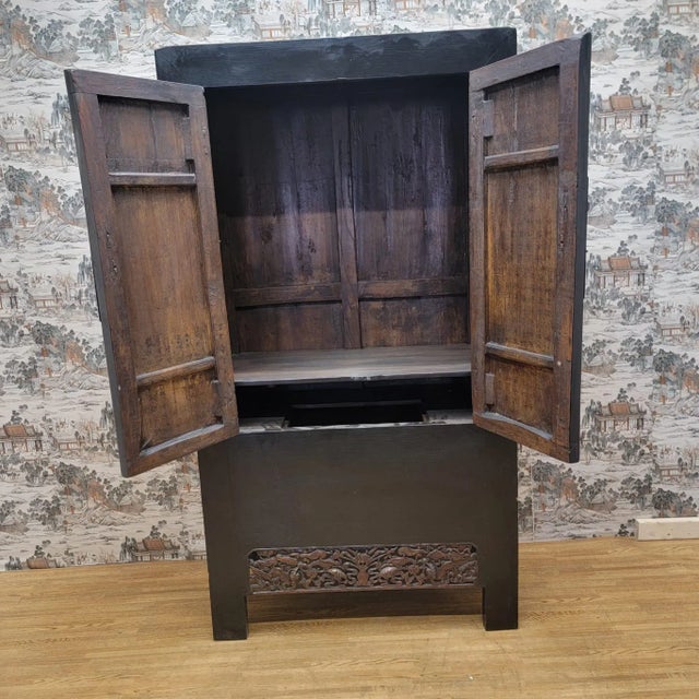 Antique Shanxi Province Elm Cabinet With Hand Carved Arpon For Sale - Image 4 of 13