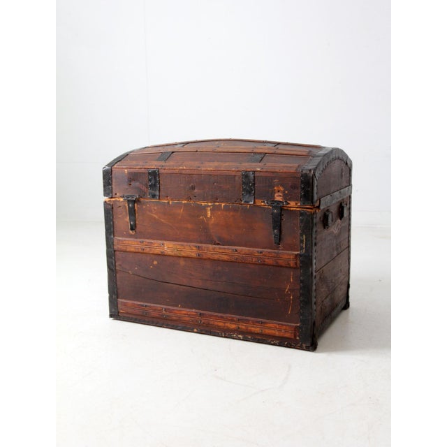 Early 20th Century Antique Barrel Top Steamer Trunk For Sale - Image 5 of 16