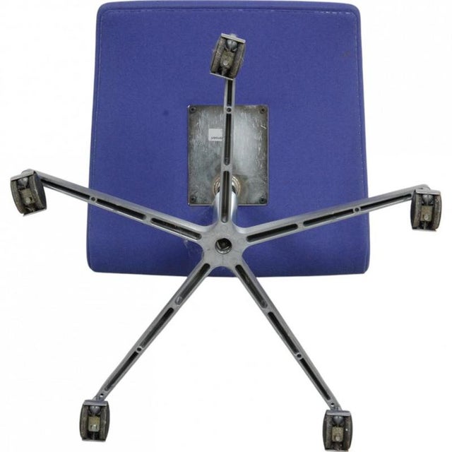 Textile Oxford Office Chair in Blue Fabric by Arne Jacobsen For Sale - Image 7 of 10