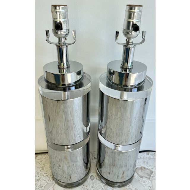 Mid-Century Modern Pair of Chrome & Lucite Cylindrical Table Lamps For Sale - Image 3 of 11