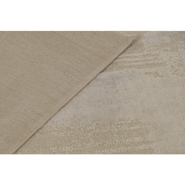 Cream Rug & Kilim’s Modern Abstract Rug, Cream White and Soft Gray With Subtle Pattern For Sale - Image 8 of 8