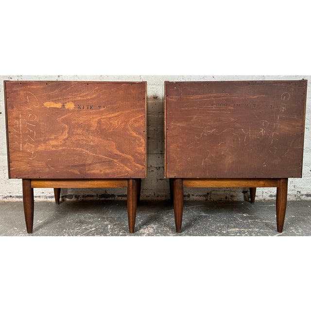 American of Martinsville Late 20th Century Pair of Walnut Drop Door Night Stands by Carlton House Fine Furniture For Sale - Image 4 of 16