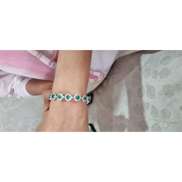7.42 Cts Zambian Emerald Heart Shape Tennis Bracelet with Diamonds 14k Gold For Sale - Image 10 of 18