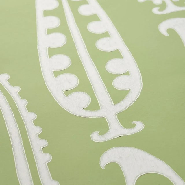 Modern Schumacher x Drusus Tabor Paisley Peas Wallpaper in Green For Sale - Image 3 of 4