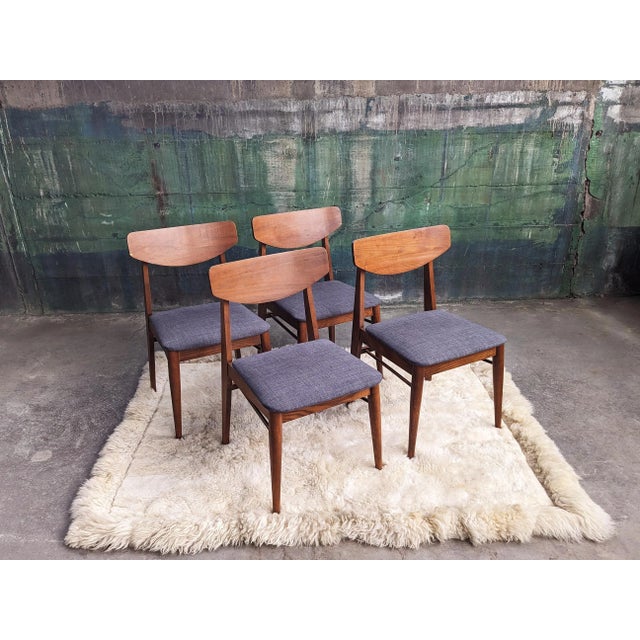 1960s Set of Four 1960s High Quality Mid Century Walnut Dining Chairs for Stanley Furniture by Paul Browning For Sale - Image 5 of 11