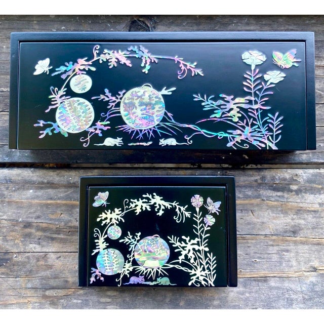 Traditional Korean Mother-of-Pearl Lacquerware Desk Set in Original Presentation Box, Circa 2000s For Sale - Image 3 of 18