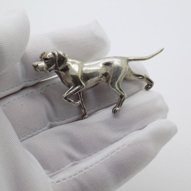 Elegant vintage miniature depicting an English Pointer dog, handcrafted in Italy between the 1970s and 1980s in genuine...