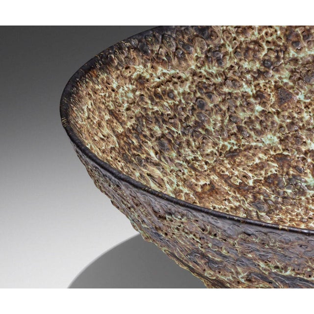 Mid-Century Modern Gertrud and Otto Natzler Pale Green & Black Crater Bowl, 1956 (Lacma Exhibited) For Sale - Image 3 of 6