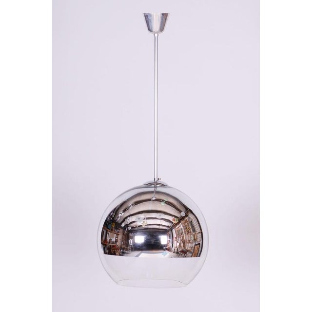 This original chandelier, created in Germany during the 1970s, carries the unmistakable signature of the progressive...