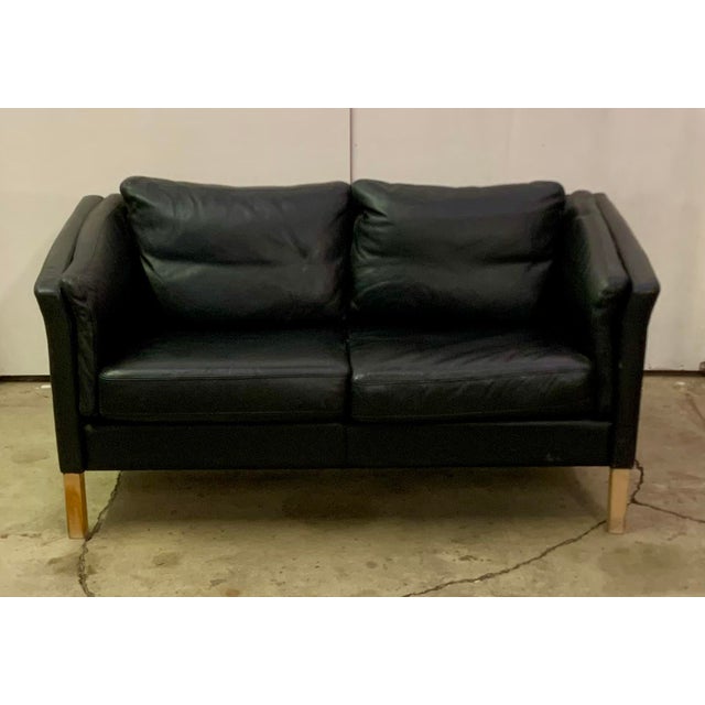 Mid-Century Modern 1970s Mid century Danish Modern Beautiful Black Leather Loveseat For Sale - Image 3 of 13