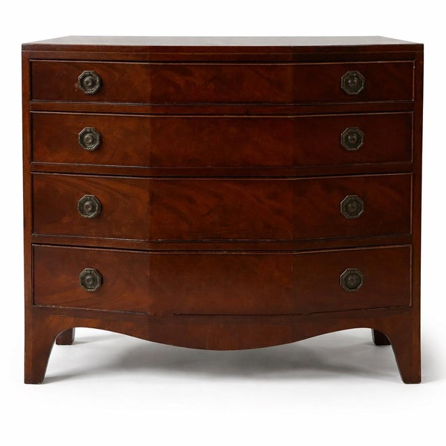 Traditional 1940s Federal Style Bowfront Mahogany Chests by New York Nahon Furniture - Pair For Sale - Image 3 of 5