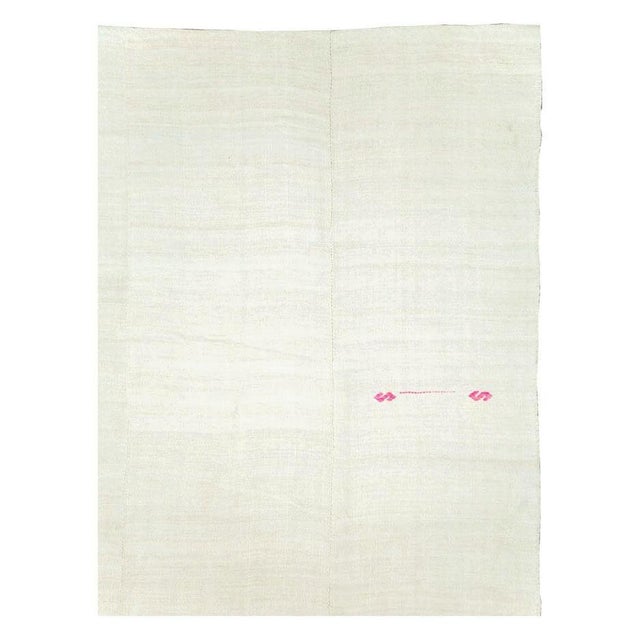 Galerie Shabab Collection Natural White Mid-20th Century Turkish Flat-Weave Kilim Large Room Size Carpet For Sale - Image 4 of 10