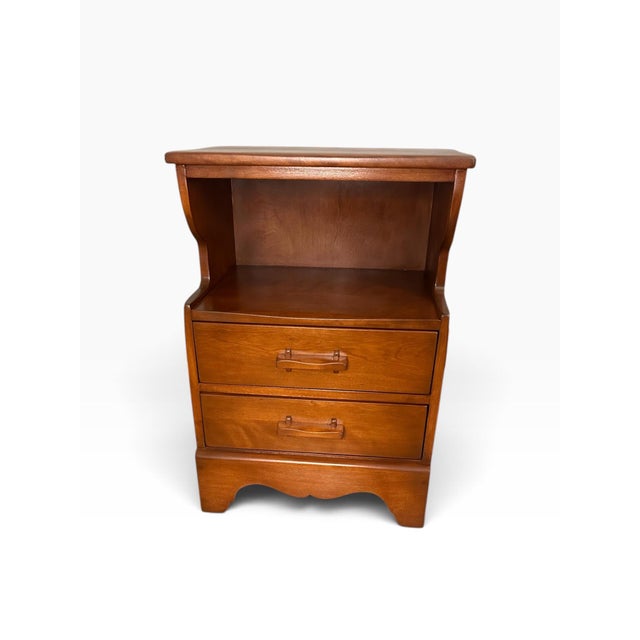 Refinished Cushman Colonial Creations Nightstand/Russet Maple Bedside Table | Vintage Open Shelf Farmhouse 2-Drawer End Table For Sale - Image 9 of 11