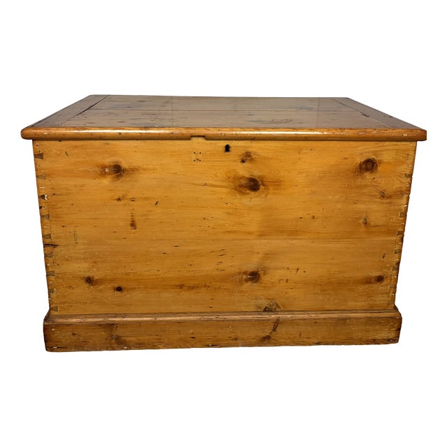 Large Antique 19th Century Large Victorian Pine Trunk Blanket Box For Sale