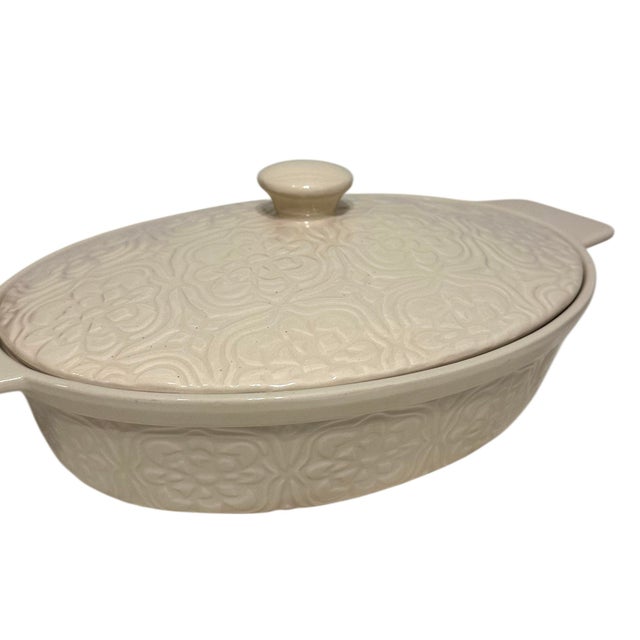 1980s Blue Harbor Collection Cream Embossed Floral 2.5-Quart Oval Covered Casserole Dish For Sale - Image 5 of 11