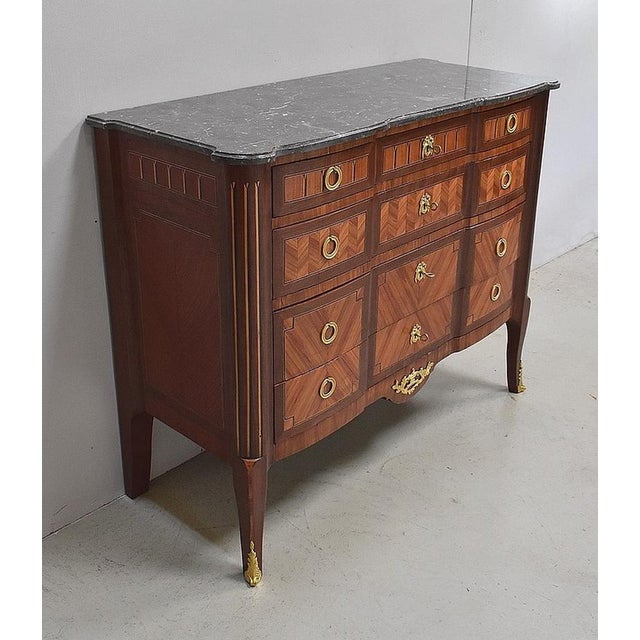 Marked, the taste of the Louis XV / Louis XVI transitional period. It opens by 4 drawers, when it gives the illusion of...