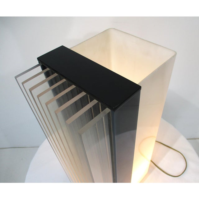 Mid 20th Century Lucite Fin Bladed Table Lamp in the Style of Joe Columbo For Sale In Cincinnati - Image 6 of 13