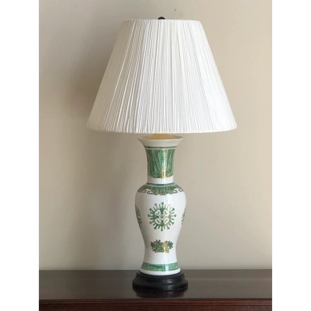 Mid-20th Century Hand-Painted Green & White Chinoiserie Porcelain Lamp For Sale - Image 12 of 12