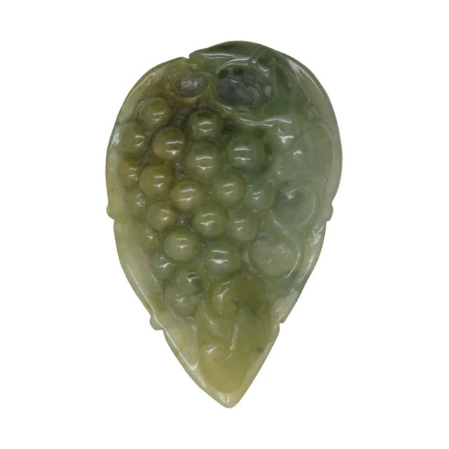 Green Hand Carved Detail Green Color Natural Jade Grape Fruit on Leaf Pendant For Sale - Image 8 of 8