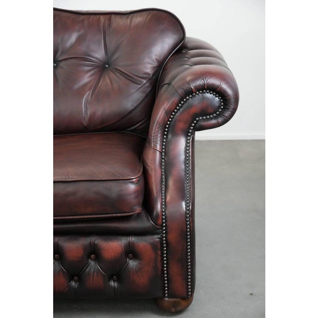 English Style 2.5-Seater Chesterfield Sofa on Wheels in Red Cowhide For Sale - Image 11 of 17