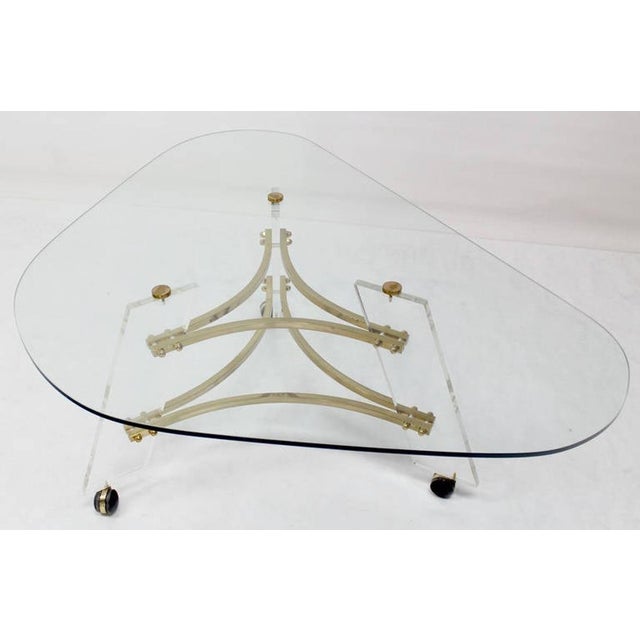 Brass Mid Century Modern Kidney Shape Brass & Lucite Base Coffee Table For Sale - Image 8 of 8