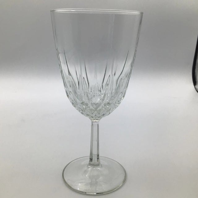 Set of 4 French Cristal D’arques hexagon stem red wine glasses.