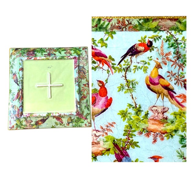 Beautiful bird pattern impressive for charcuterie etc or just decor. Poured glass like resin finish