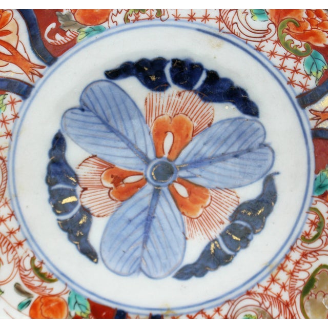 Japanese Circa 1860-80 Japanese Imari Scalloped Edge Bowl For Sale - Image 3 of 6