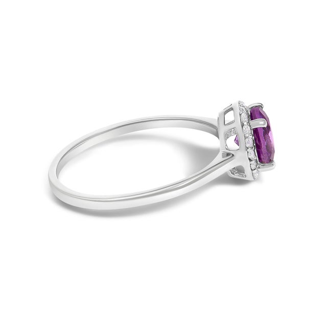 Adorn your hand with the splendor of rich, velvety purple captured in a mesmerizing 6x6 mm amethyst, its fiery hues...