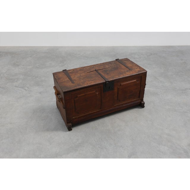 Flemish Oak Blanket Chest with Panelled Front and Iron Lock, 1825 For Sale - Image 4 of 14