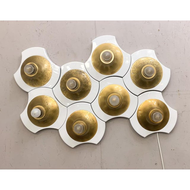 Mid-Century Modern Wall Sconce, Wood and Brass, Italy, 1960s Up to 250V (Europe/UK Standard).The wiring of this item may...