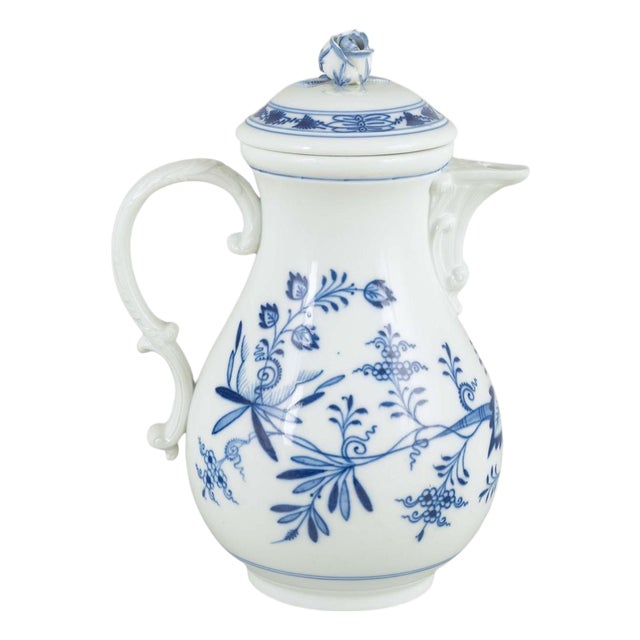 Blue Onion Pattern Coffee Pot with Lid in White Porcelain from Meissen For Sale