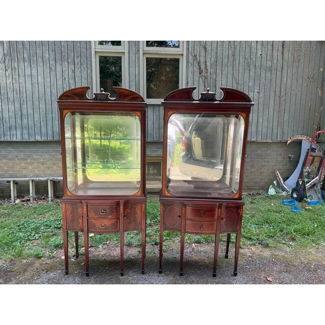 English Pair of Vintage George III Carved Mahogany and Satinwood Inlaid Display Cabinets For Sale - Image 3 of 17