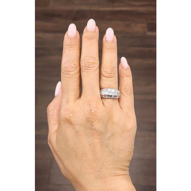 Add a touch of elegance to your jewelry collection with this stunning natural diamond ring, beautifully crafted in 18k...