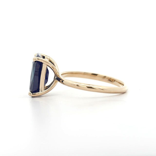 Gia Certified 5.11 Carat Cushion Blue Sapphire 14k Yellow Gold Solitaire Ring, Size 7 For Sale - Image 4 of 10