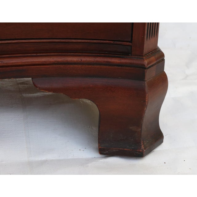 Mid 20th Century Kindel Furniture Mahogany Serpentine Chest of Drawers/Commode For Sale - Image 14 of 15