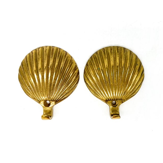 Hollywood Regency Pair of Vintage Brass Seashell Wall Hooks – Coastal / Hollywood Regency For Sale - Image 3 of 7
