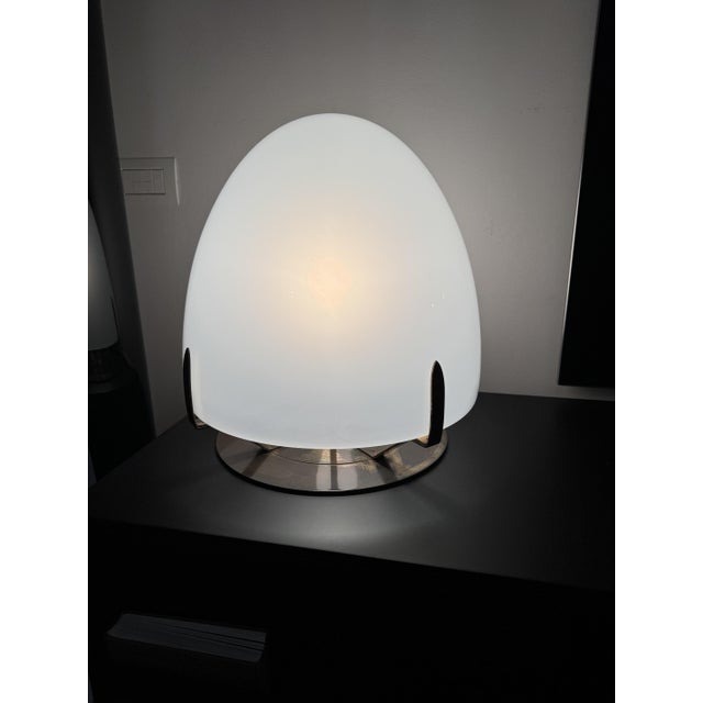 Mid-Century Modern Large Vintage Table Lamp in Murano Opaline Glass and Metal in the style of Leucos and VeArt, Italy, 1970s For Sale - Image 3 of 15