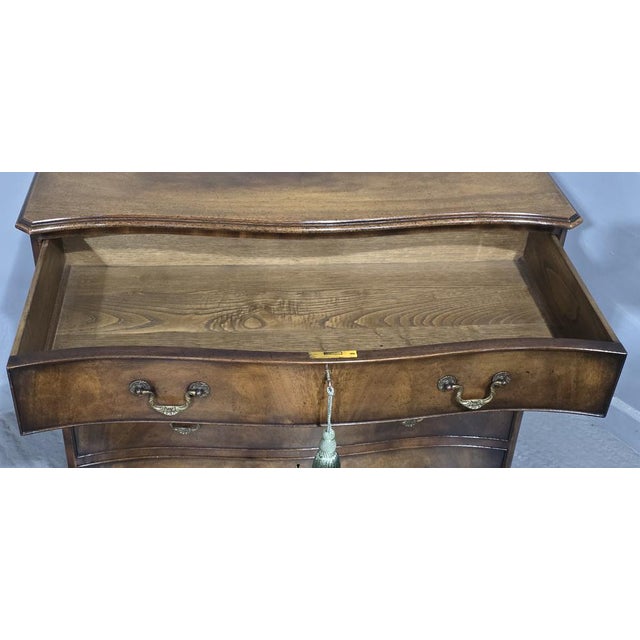 1910s Small Georgian Serpentine Chest of Drawers, 1910 For Sale - Image 5 of 18