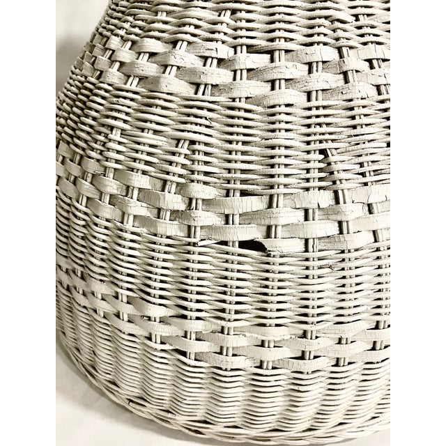 Vintage White Wicker Table Lamp With Matching Woven Shade – Coastal Boho Mid-Century Style 31.5” Tall For Sale - Image 18 of 18