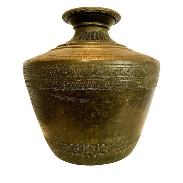 Late 19th Century A Late 19th-Century Tamil Ritual and Utilitarian Bronze Water Vessel For Sale - Image 5 of 14
